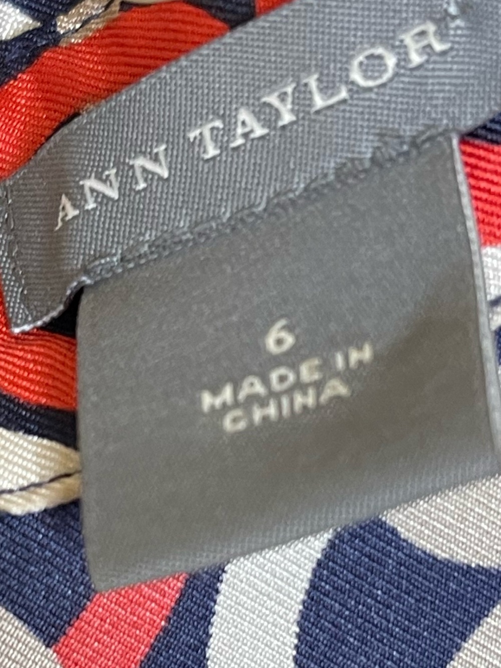 Anne Taylor Silk Blouse with Zip Side Sz 6 - Picture 3 of 4
